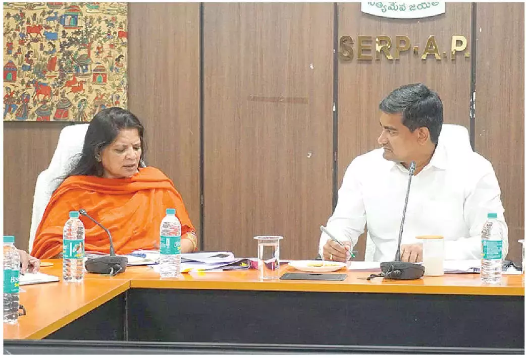 Andhra: मंत्री ने स्वयं सहायता समूहों के लिए सूक्ष्म ऋणों के शीघ्र वितरण का निर्देश दिया Andhra: मंत्री ने स्वयं सहायता समूहों के लिए सूक्ष्म ऋणों के शीघ्र वितरण का निर्देश दिया
