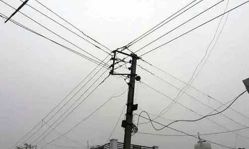 Himachal HC ने बिजली बोर्ड को सड़कों से खंभे हटाने का निर्देश दिया