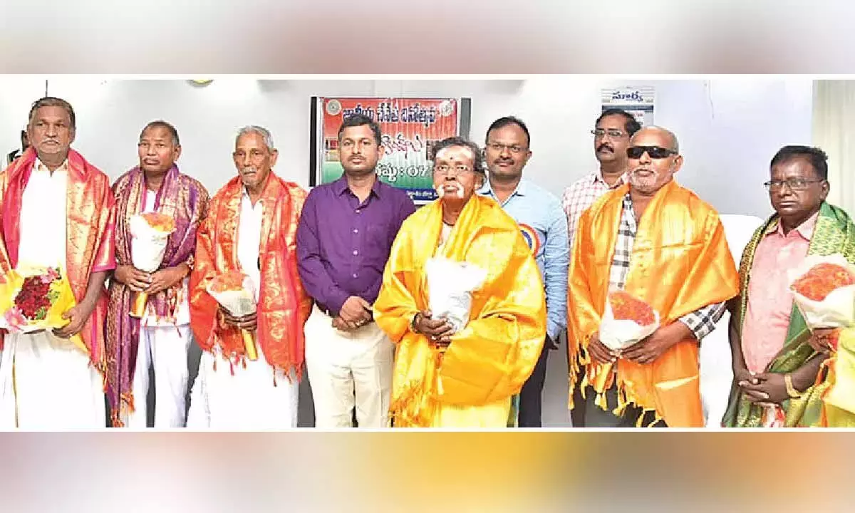 हथकरघा समितियों को PGRS में उत्पाद बेचने का मौका हथकरघा समितियों को PGRS में उत्पाद बेचने का मौका