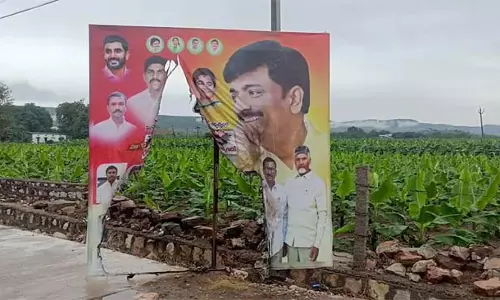 Andhra : अज्ञात लोगों ने पुलिवेंदु में ताडेपा फ्लेक्सी को जला दिया