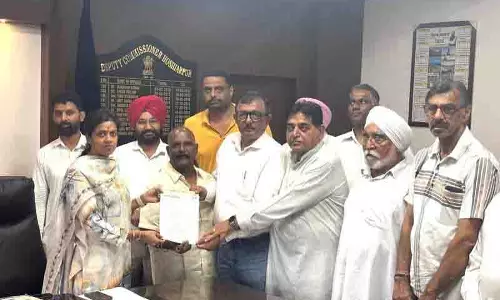 कांग्रेस ने लैंड पूलिंग नीति के विरोध में Punjab के राज्यपाल को ज्ञापन भेजा