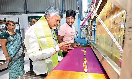 CM Chandrababu: नेतन्ना को सालाना 25,000 रुपये मिलते हैं CM Chandrababu: नेतन्ना को सालाना 25,000 रुपये मिलते हैं