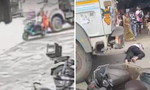 Mumbai : भयंदर में ओवरटेक करते समय दोपहिया वाहन फिसलने से डंपर ने दंपति को कुचला Mumbai : भयंदर में ओवरटेक करते समय दोपहिया वाहन फिसलने से डंपर ने दंपति को कुचला