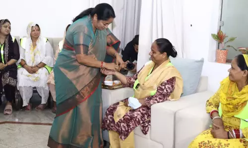 New Delhi: CM रेखा गुप्ता ने स्वच्छता सैनिकों को बांधी राखी