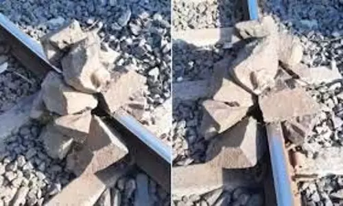रायगढ़ में रेलवे लाइन पर पत्थर गिरने से 6 घंटे तक रेल परिचालन प्रभावित