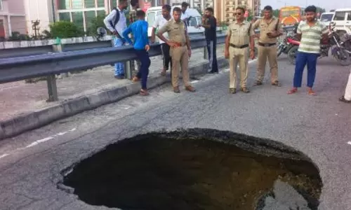 Haridwar: पतंजलि के समीप सड़क धंसने की दूसरी घटना Haridwar: पतंजलि के समीप सड़क धंसने की दूसरी घटना