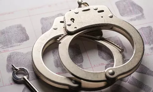 Indore : 1.10 लाख की एमडी ड्रग्स के साथ दो लोग गिरफ्तार Indore : 1.10 लाख की एमडी ड्रग्स के साथ दो लोग गिरफ्तार