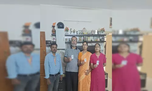 राहुल गांधी के आरोपों के बाद सामने आया ये परिवार, चुनाव आयोग की जांच में असली मतदाता साबित राहुल गांधी के आरोपों के बाद सामने आया ये परिवार, चुनाव आयोग की जांच में असली मतदाता साबित