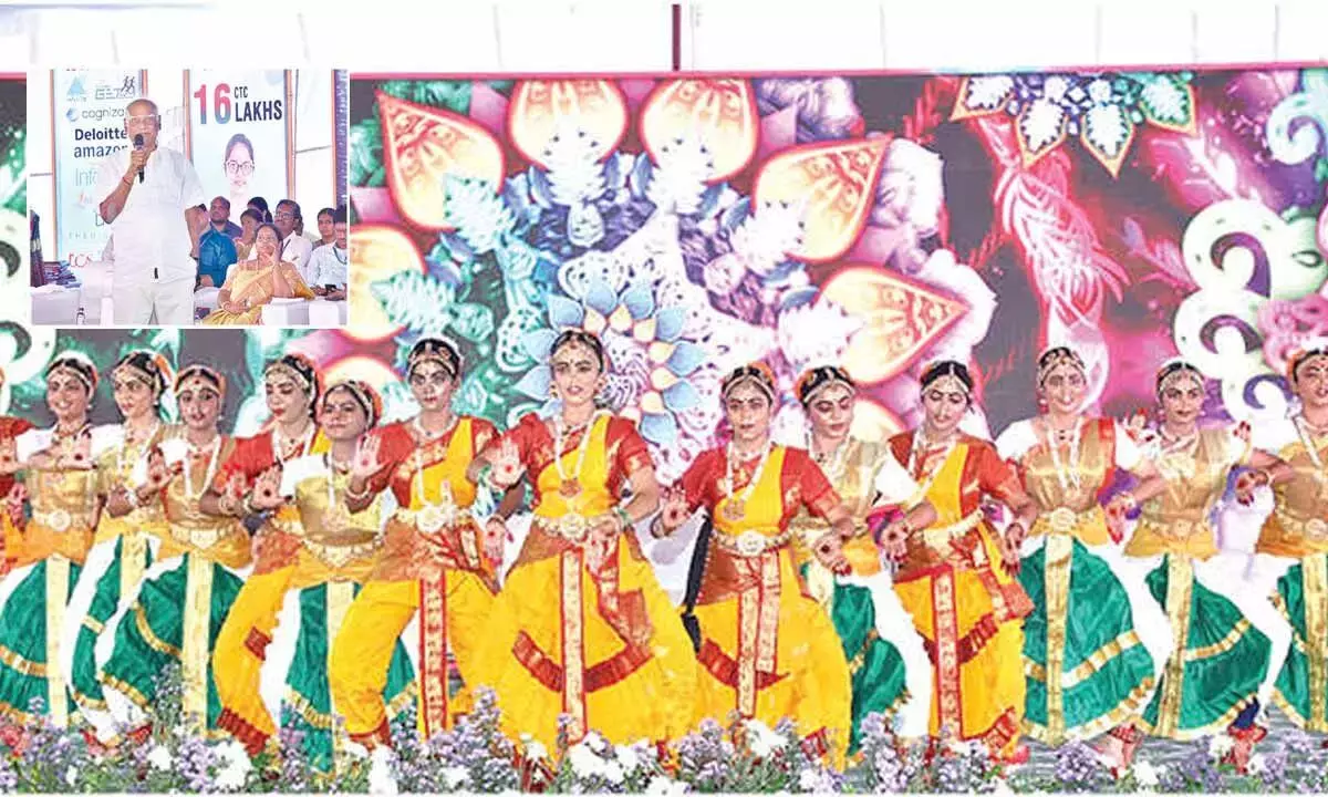 Andhra: नए छात्रों का परिसर में स्वागत Andhra: नए छात्रों का परिसर में स्वागत