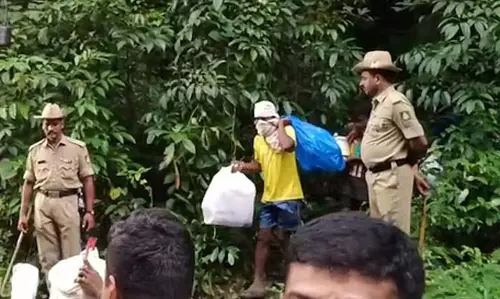 Dharamsthal सामूहिक दफ़नाने का मामला: धमकियों के बीच गवाह को पुलिस सुरक्षा दी Dharamsthal सामूहिक दफ़नाने का मामला: धमकियों के बीच गवाह को पुलिस सुरक्षा दी