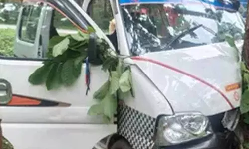 ECO कार हादसे का शिकार, 5 लोग घायल