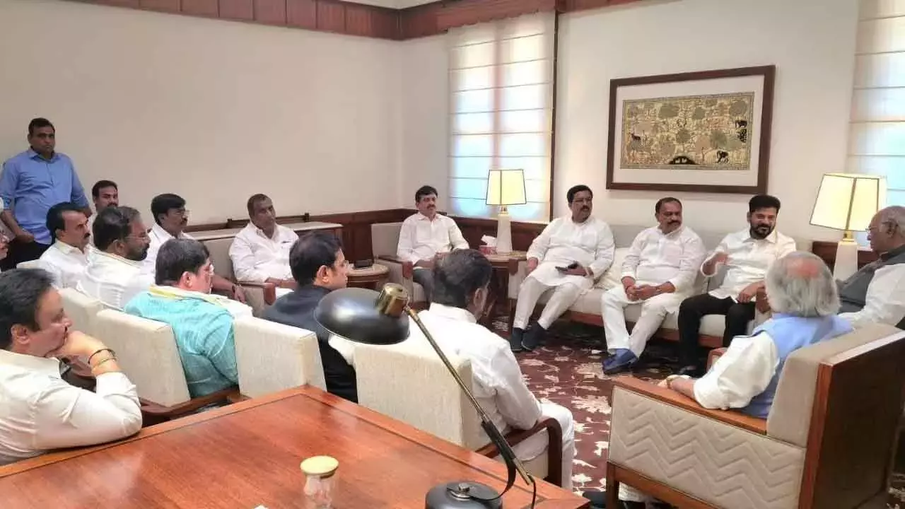 Telangana: राष्ट्रपति द्वारा नियुक्ति से इनकार करना टीजी का अपमान: सीएम Telangana: राष्ट्रपति द्वारा नियुक्ति से इनकार करना टीजी का अपमान: सीएम