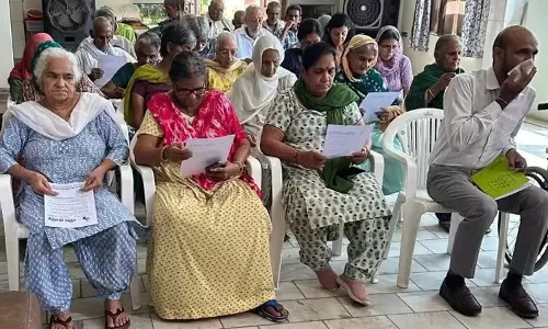 Hisar: जिला विधिक सेवा प्राधिकरण ने वृद्धाश्रम में बुजुर्गों को किया जागरूक