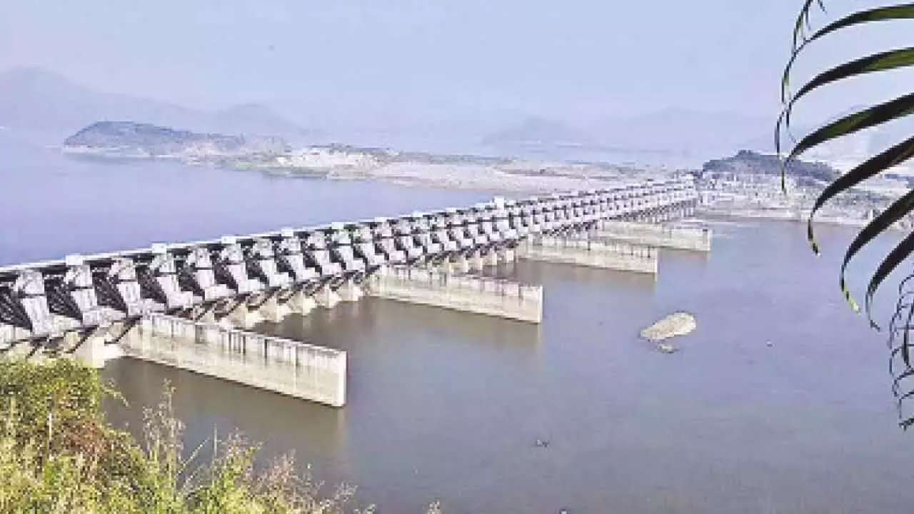 शशिधर ने आंध्र प्रदेश के मुख्यमंत्री नायडू से बनाकाचेरला परियोजना को बंद करने का आग्रह किया