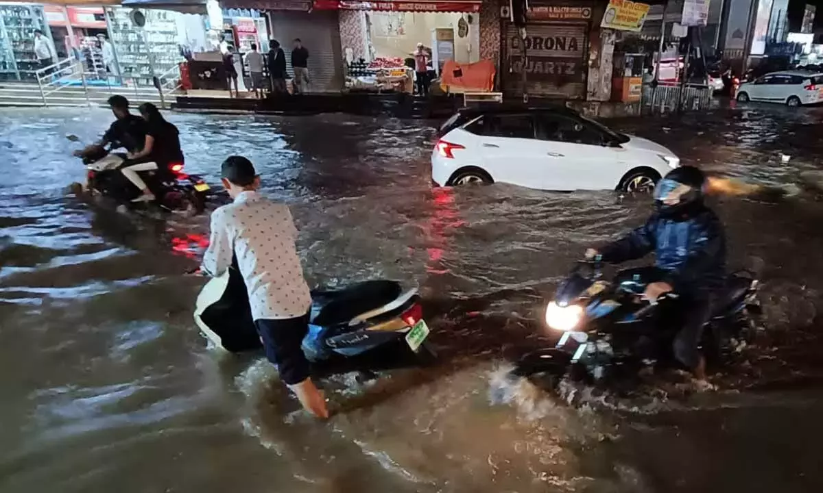 भारी बारिश और बाढ़ के पूर्वानुमान के बीच म्युजिक जलग्रहण क्षेत्र के लोगों के लिए अलर्ट जारी भारी बारिश और बाढ़ के पूर्वानुमान के बीच म्युजिक जलग्रहण क्षेत्र के लोगों के लिए अलर्ट जारी
