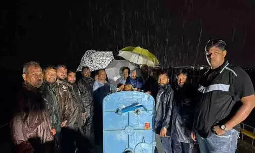 Himayatsagar के द्वार खोले गए, मूसी नदी में अतिरिक्त पानी छोड़ा गया Himayatsagar के द्वार खोले गए, मूसी नदी में अतिरिक्त पानी छोड़ा गया