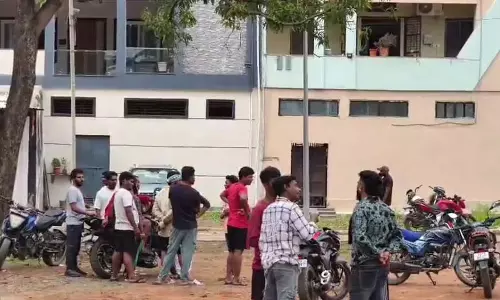 ओडिशा के कालाहांडी में चाय के समय हुए विवाद में युवक की चाकू मारकर हत्या ओडिशा के कालाहांडी में चाय के समय हुए विवाद में युवक की चाकू मारकर हत्या