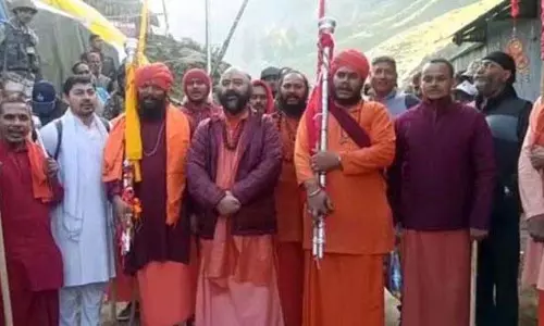 Jammu: छड़ी मुबारक पहुंची शेषनाग, हुई संध्या आरती Jammu: छड़ी मुबारक पहुंची शेषनाग, हुई संध्या आरती