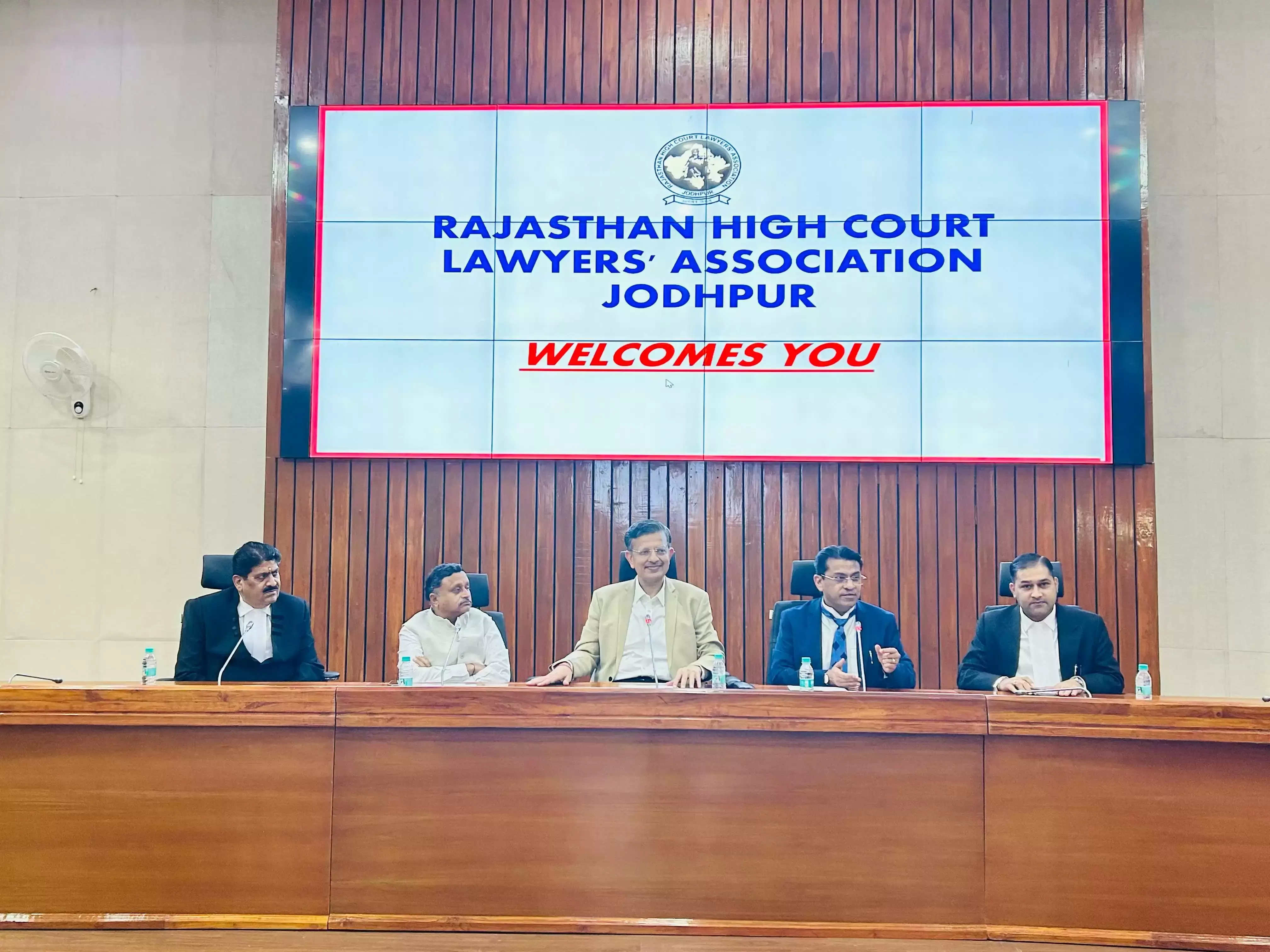 Jodhpur: युवा अधिवक्ताओं के लिए न्यायाधीशों का संवाद कार्यक्रम Jodhpur: युवा अधिवक्ताओं के लिए न्यायाधीशों का संवाद कार्यक्रम