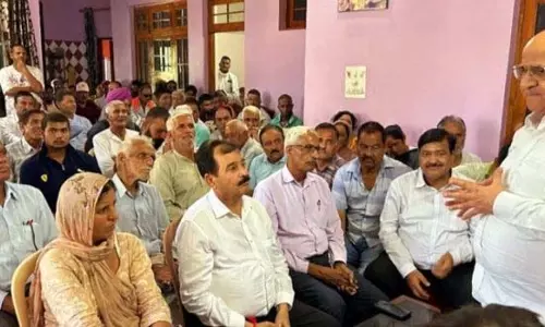 तारा चंद ने दैनिक मजदूरों के नियमितीकरण और J&K के लिए मजबूत रोजगार नीति की मांग की तारा चंद ने दैनिक मजदूरों के नियमितीकरण और J&K के लिए मजबूत रोजगार नीति की मांग की