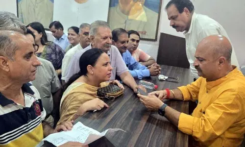 Jammu: युद्धवीर सेठी ने लगाया जनता दरबार Jammu: युद्धवीर सेठी ने लगाया जनता दरबार