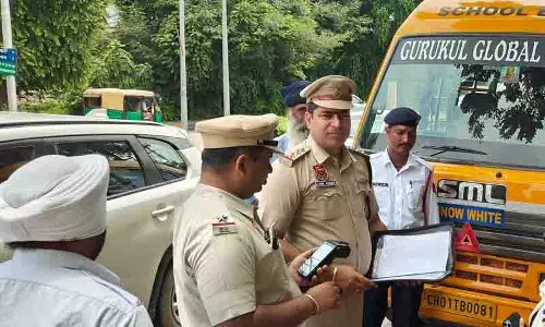 पंचकूला में HC के सुरक्षा मानदंडों का उल्लंघन करने पर 198 स्कूल बसों पर जुर्माना लगाया गया पंचकूला में HC के सुरक्षा मानदंडों का उल्लंघन करने पर 198 स्कूल बसों पर जुर्माना लगाया गया