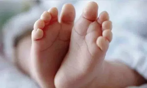 जन्म देने के बाद माँ ने अपने बच्चे को मार डाला