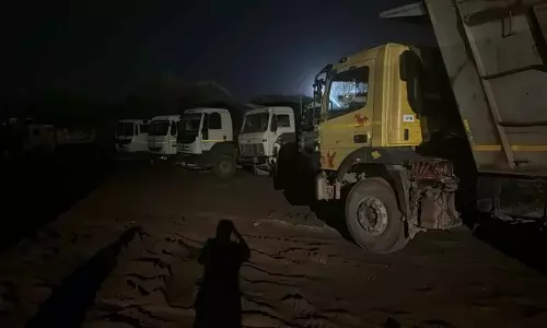 खनन माफियाओं पर बड़ी कार्रवाई, जेसीबी, हाईवा, ट्रैक्टर जब्त, चोरी के आरोप में FIR दर्ज खनन माफियाओं पर बड़ी कार्रवाई, जेसीबी, हाईवा, ट्रैक्टर जब्त, चोरी के आरोप में FIR दर्ज