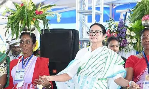 बिरबाहा वन मंत्री बिरबाहा हांसदा ने ममता को पांची परहत दिया