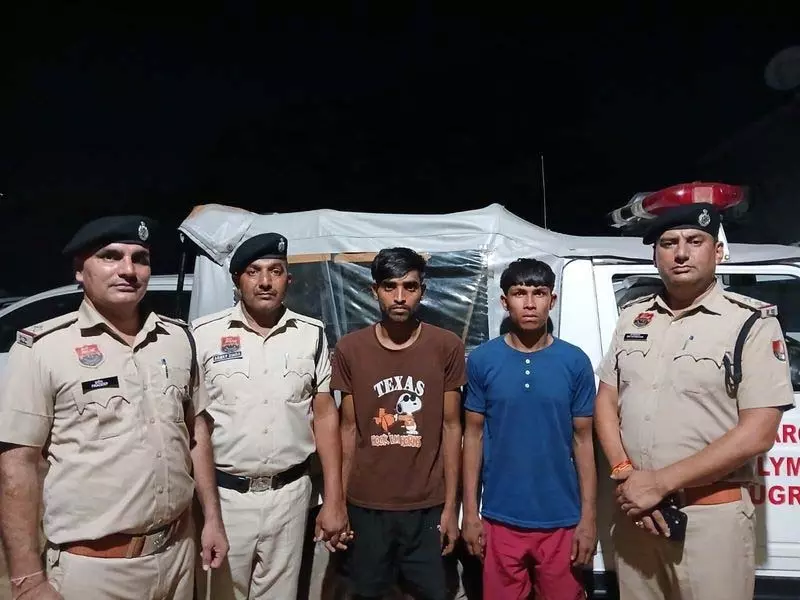 युवक हत्या मामले में दो गिरफ्तार, शव स्कूल शौचालय में छिपाया युवक हत्या मामले में दो गिरफ्तार, शव स्कूल शौचालय में छिपाया