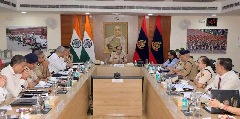 स्वतंत्रता दिवस की सुरक्षा बढ़ाने के लिए पुलिस ने अंतरराज्यीय बैठक की स्वतंत्रता दिवस की सुरक्षा बढ़ाने के लिए पुलिस ने अंतरराज्यीय बैठक की