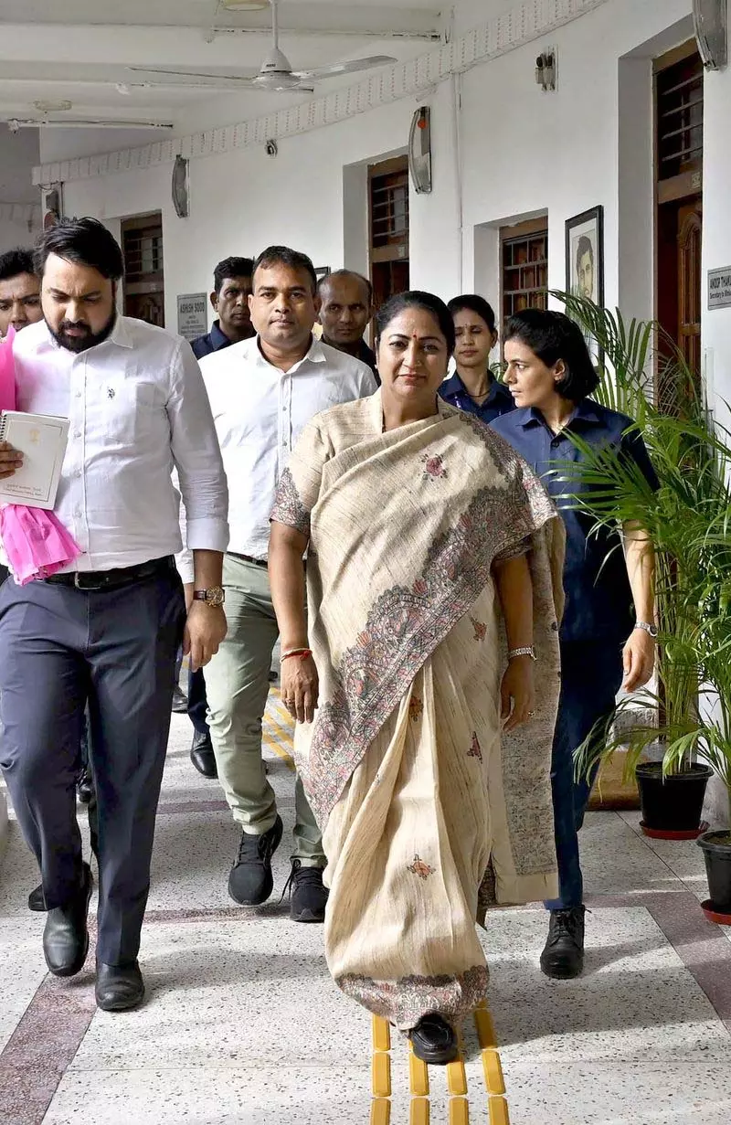 सीएम और आतिशी के बीच तीखी बहस के बीच विधानसभा ने जीएसटी संशोधन विधेयक पारित किया सीएम और आतिशी के बीच तीखी बहस के बीच विधानसभा ने जीएसटी संशोधन विधेयक पारित किया