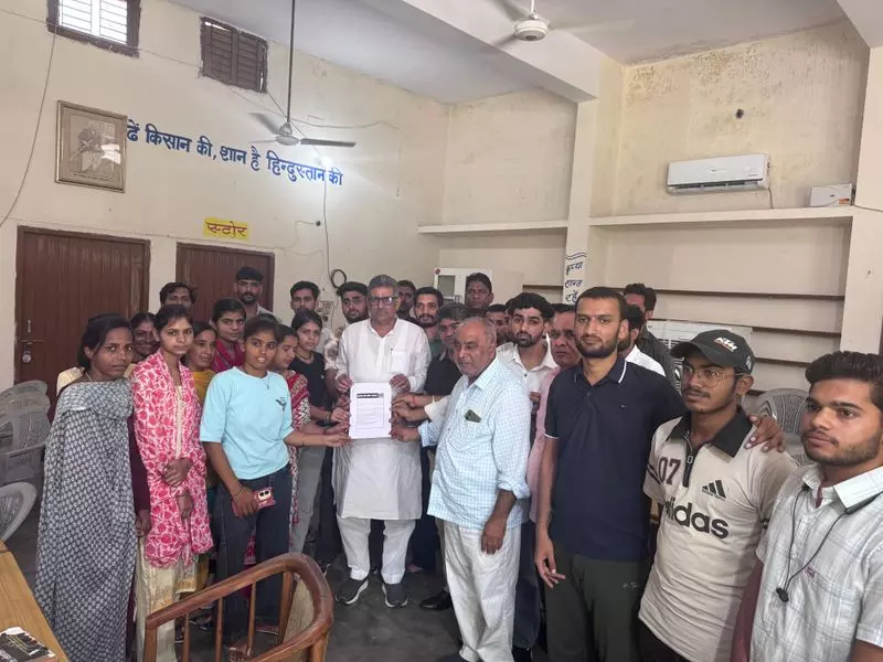 Haryana : फतेहाबाद लाइब्रेरी विवाद विधायक, आप नेता ने कार्रवाई की मांग की Haryana : फतेहाबाद लाइब्रेरी विवाद विधायक, आप नेता ने कार्रवाई की मांग की