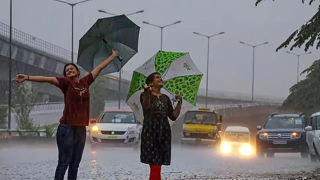 Tamil Nadu : आज 5 जिलों में भारी बारिश की संभावना Tamil Nadu : आज 5 जिलों में भारी बारिश की संभावना