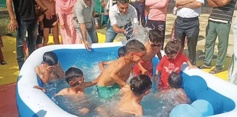 स्कूलों में बुनियादी ढांचे की कमी के बावजूद, जीएमएस हैमरे उत्कृष्टता के साथ आगे स्कूलों में बुनियादी ढांचे की कमी के बावजूद, जीएमएस हैमरे उत्कृष्टता के साथ आगे