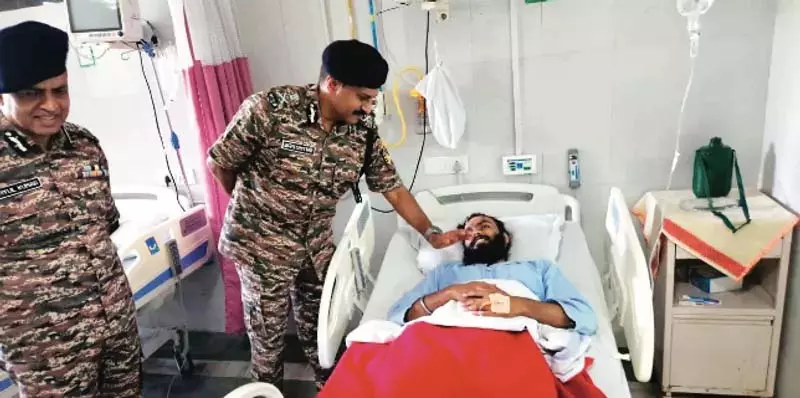 उधमपुर दुर्घटना: सीआरपीएफ महानिदेशक ने सैन्य अस्पताल में घायल जवानों से मुलाकात की उधमपुर दुर्घटना: सीआरपीएफ महानिदेशक ने सैन्य अस्पताल में घायल जवानों से मुलाकात की