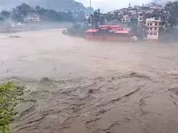 Himachal: भारी बारिश की चेतावनी, कई सड़कें बंद Himachal: भारी बारिश की चेतावनी, कई सड़कें बंद