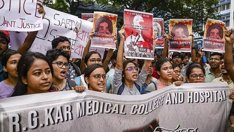 आरजी कर बलात्कार मामले के एक साल बाद भी डॉक्टरों का कहना है कि सुरक्षा वादे पूरे नहीं हुए आरजी कर बलात्कार मामले के एक साल बाद भी डॉक्टरों का कहना है कि सुरक्षा वादे पूरे नहीं हुए