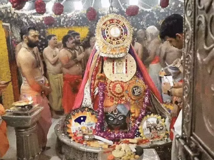 बाबा महाकाल को अर्पित हुई पहली राखी; रक्षा सूत्र बांधने का शुभ मुहूर्त दोपहर 2:40 बजे तक बाबा महाकाल को अर्पित हुई पहली राखी; रक्षा सूत्र बांधने का शुभ मुहूर्त दोपहर 2:40 बजे तक