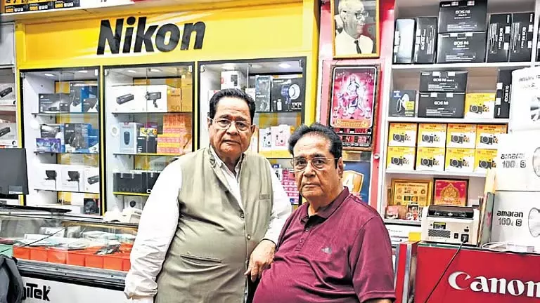 DELHI कपूर परिवार की फोटोग्राफी विरासत DELHI कपूर परिवार की फोटोग्राफी विरासत