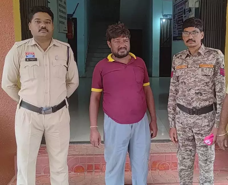 देशी शराब के साथ कोचिया गिरफ्तार देशी शराब के साथ कोचिया गिरफ्तार