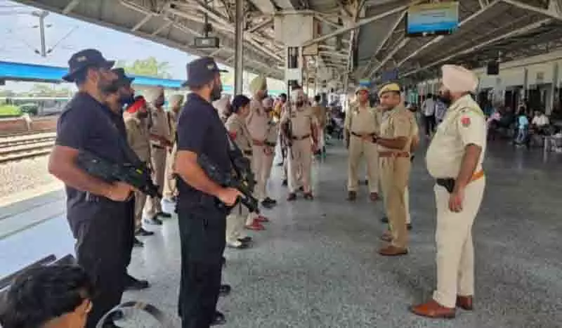 Punjab पुलिस ने रेलवे स्टेशनों पर औचक निरीक्षण किया Punjab पुलिस ने रेलवे स्टेशनों पर औचक निरीक्षण किया