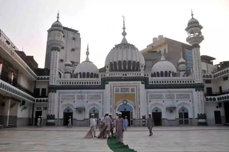 Punjab में मस्जिदें फिर से खुलीं, प्रवासी काम की तलाश में सीमावर्ती जिले में आ रहे Punjab में मस्जिदें फिर से खुलीं, प्रवासी काम की तलाश में सीमावर्ती जिले में आ रहे