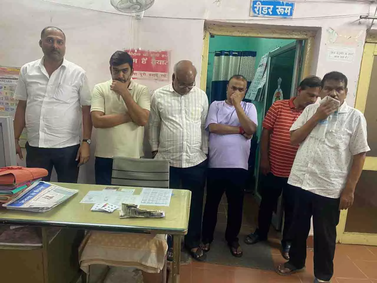 होटल महिन्द्रा से सटे गली में 6 जुआरी गिरफ्तार होटल महिन्द्रा से सटे गली में 6 जुआरी गिरफ्तार