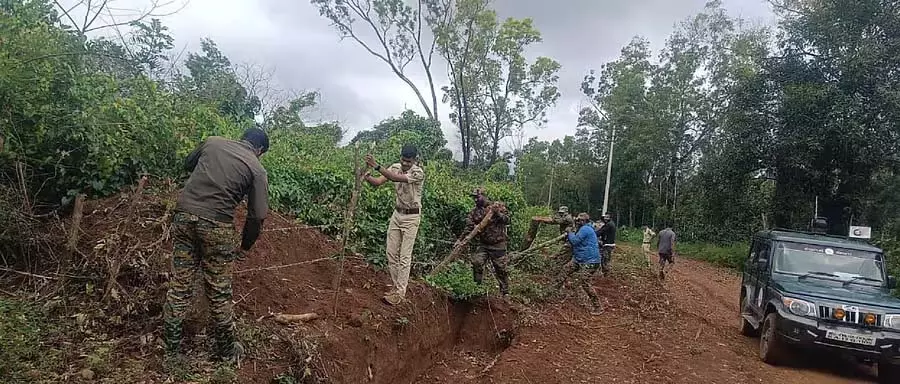 Karnataka : वन अतिक्रमण हटाने पर लोगों का आक्रोश Karnataka : वन अतिक्रमण हटाने पर लोगों का आक्रोश