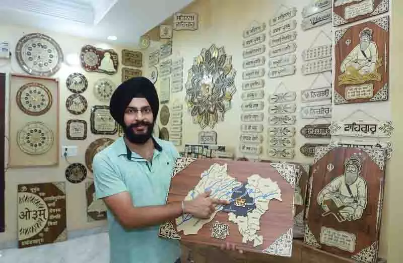 Jalandhar: स्ट्राइको पंजाबी परंपरा को बढ़ावा देने के लिए कलाकृतियां तैयार कर रहा Jalandhar: स्ट्राइको पंजाबी परंपरा को बढ़ावा देने के लिए कलाकृतियां तैयार कर रहा