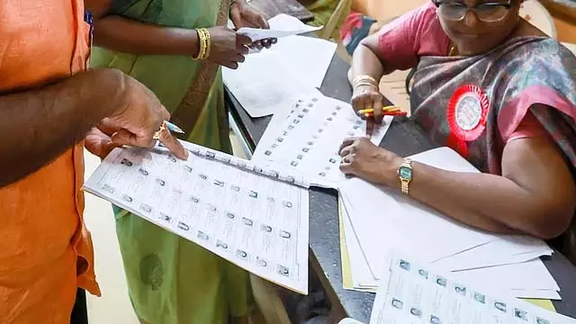 बिहार मतदाता सूची के मसौदे के संबंध में कोई दावा या आपत्ति प्राप्त नहीं हुई: चुनाव आयोग बिहार मतदाता सूची के मसौदे के संबंध में कोई दावा या आपत्ति प्राप्त नहीं हुई: चुनाव आयोग