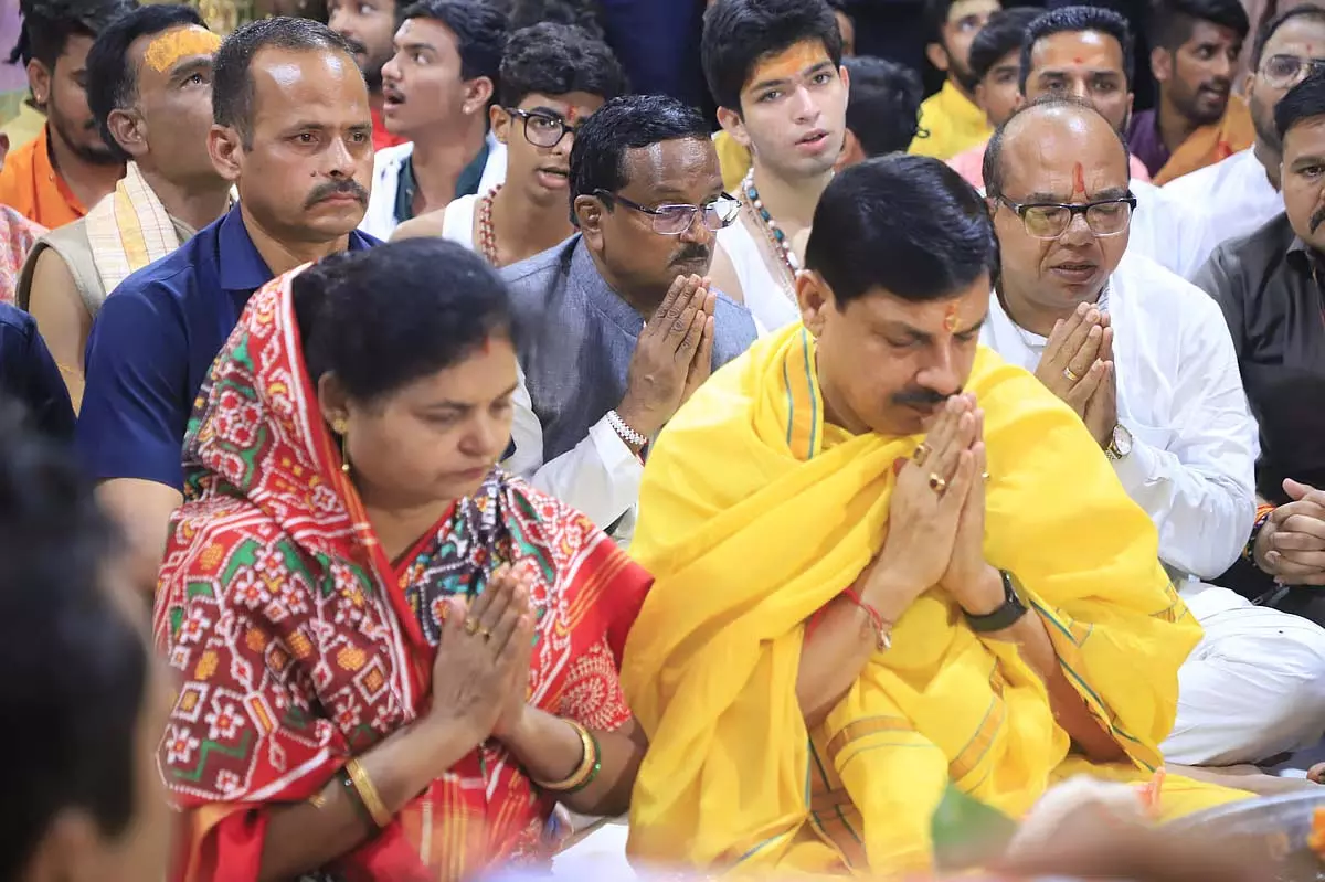 मुख्यमंत्री ने रक्षाबंधन की शुभकामनाएं दीं, महाकालेश्वर मंदिर में पूजा की मुख्यमंत्री ने रक्षाबंधन की शुभकामनाएं दीं, महाकालेश्वर मंदिर में पूजा की