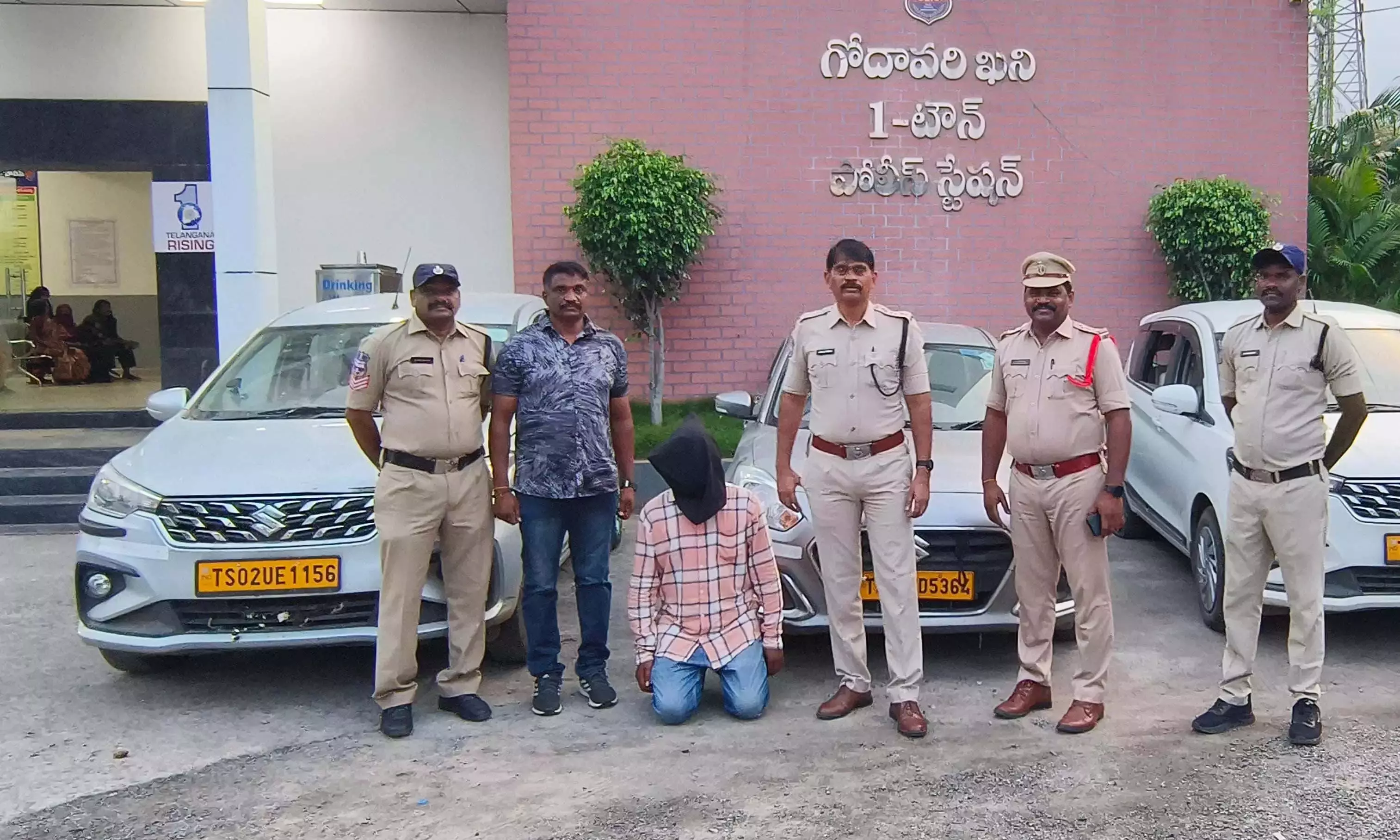 Telangana: पुलिस ने किराए की कारें गिरवी रखने के आरोप में एक व्यक्ति को गिरफ्तार किया Telangana: पुलिस ने किराए की कारें गिरवी रखने के आरोप में एक व्यक्ति को गिरफ्तार किया