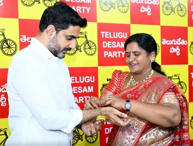 मेरी कोई बहन नहीं है, लेकिन मंगलगिरी की महिलाएं मेरी बहनें हैं: Nara Lokesh मेरी कोई बहन नहीं है, लेकिन मंगलगिरी की महिलाएं मेरी बहनें हैं: Nara Lokesh